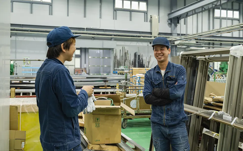 京都から世界へ。住宅用サッシ、ビル用サッシ、建築用製作金物等の加工、製造、販売ならウエダにお任せください。自社工場で高品質・短納期・オーダーメイドなものづくり。