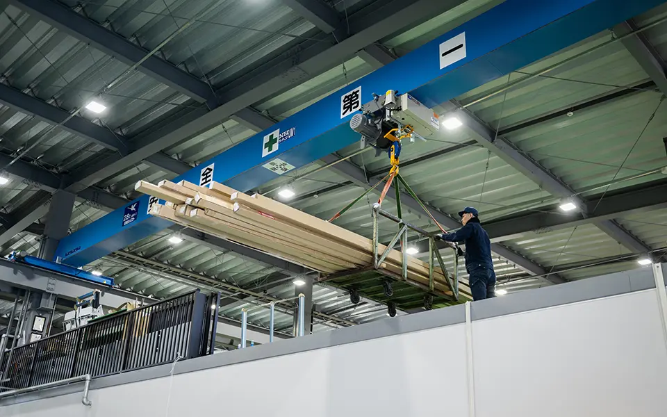 京都から世界へ。住宅用サッシ、ビル用サッシ、建築用製作金物等の加工、製造、販売ならウエダにお任せください。自社工場で高品質・短納期・オーダーメイドなものづくり。