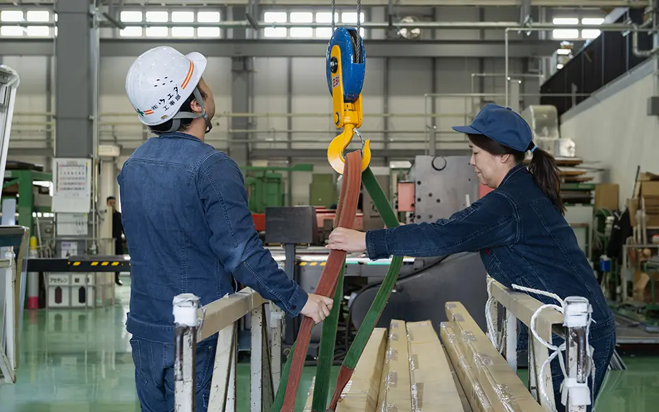 京都から世界へ。住宅用サッシ、ビル用サッシ、建築用製作金物等の加工、製造、販売ならウエダにお任せください。自社工場で高品質・短納期・オーダーメイドなものづくり。